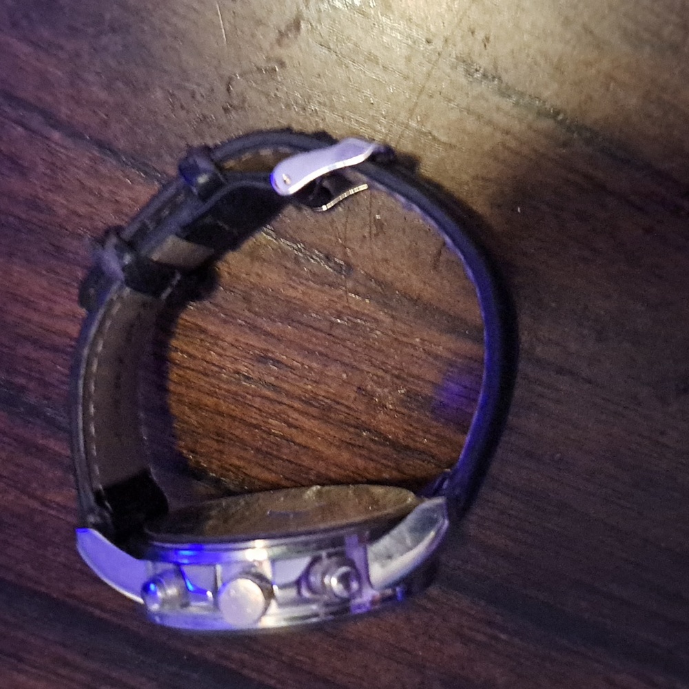 Watch - Picture 2 of 4